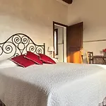 Alojamento de Acomodação e Pequeno-almoço Antica Torre Del Borgo 3*