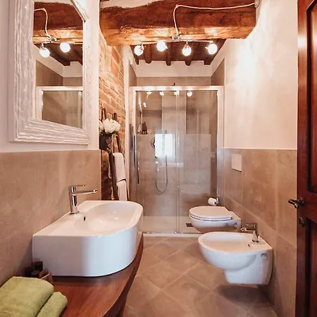 Antica Torre Del Borgo Oda ve Kahvaltı 3*