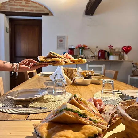 Antica Torre Del Borgo Alojamento de Acomodação e Pequeno-almoço Certaldo